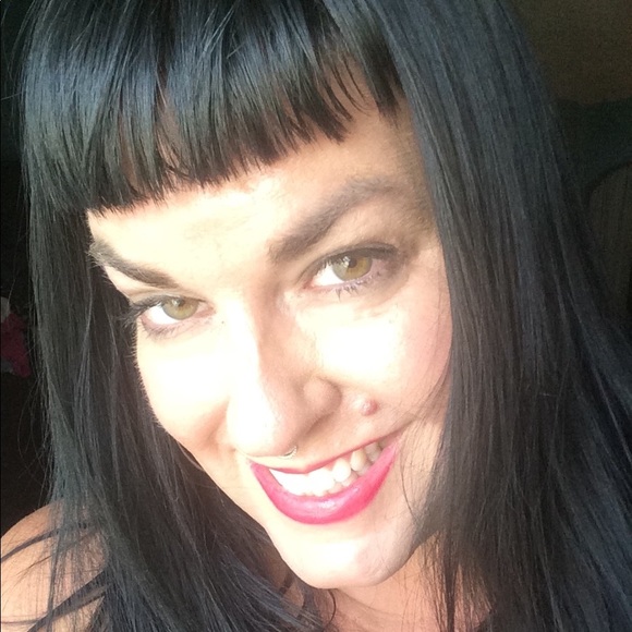 Meet your Posher, Kim - Picture 1 of 5